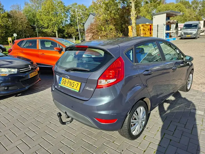 Ford Fiesta 2011 photo 3