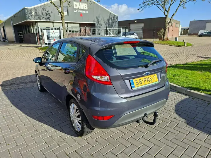 Ford Fiesta 2011 photo 4