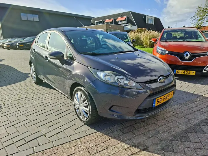 Ford Fiesta 2011 photo 2