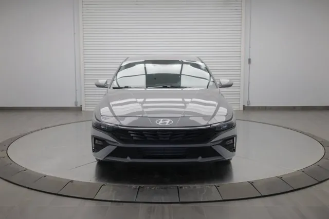 Hyundai Elantra 2025 photo 2
