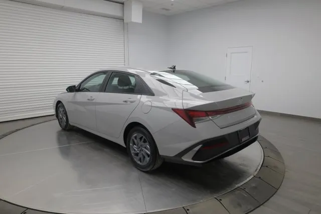Hyundai Elantra 2025 photo 5