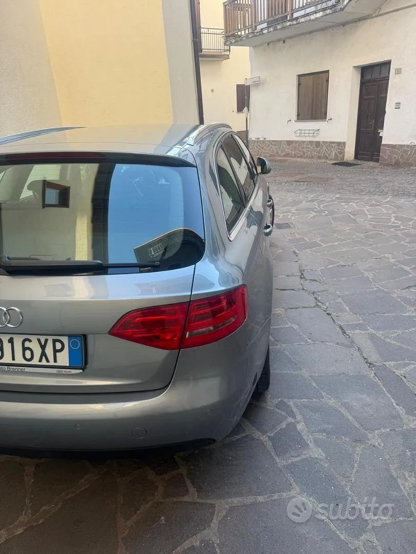 Audi A4 2009 photo 2