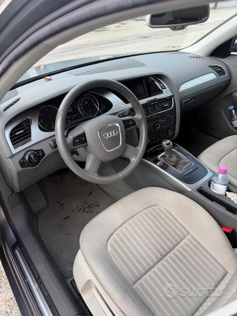 Audi A4 2009 photo 4