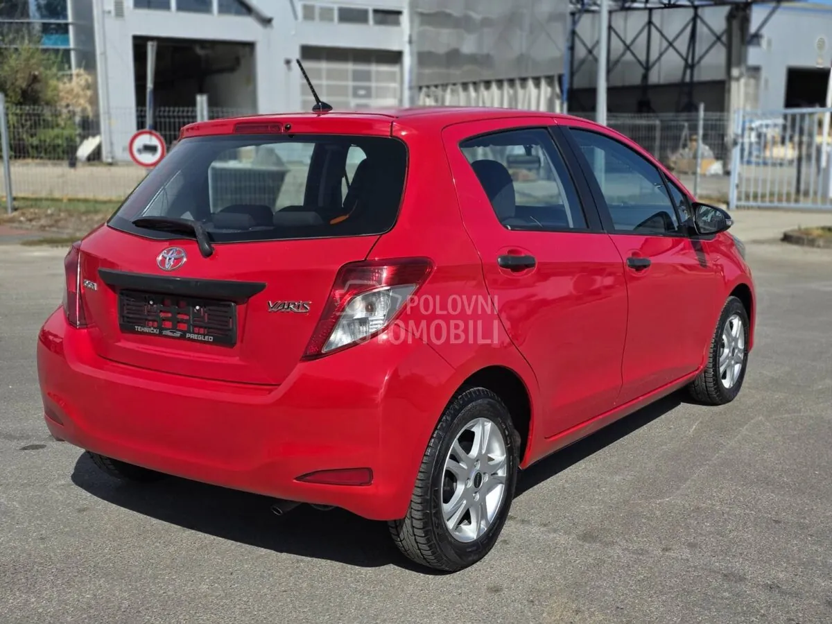 Toyota Yaris 2012 photo 5