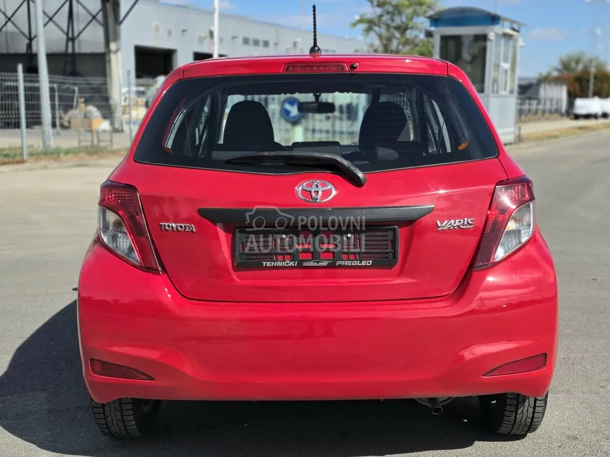 Toyota Yaris 2012 photo 4