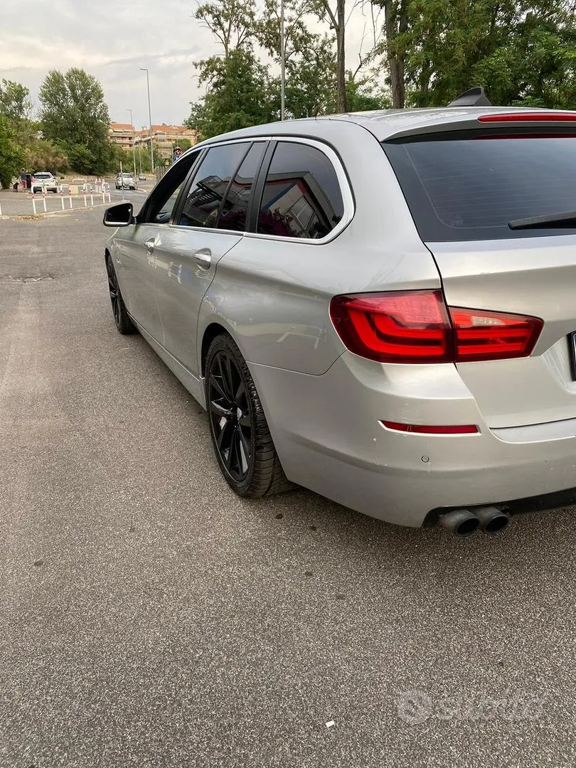 BMW 5 Series 2011 photo 2