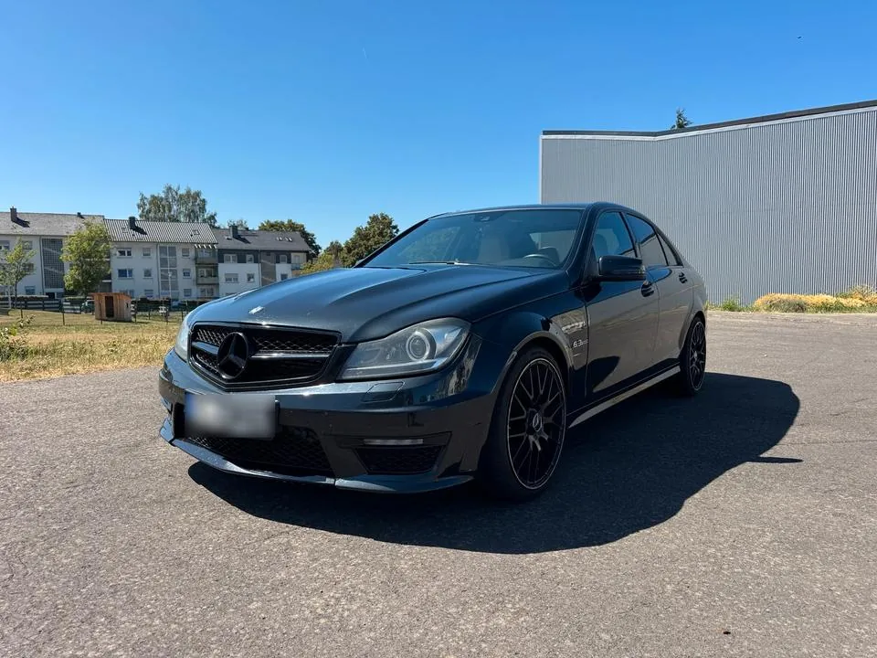 Mercedes-Benz C63 Amg
