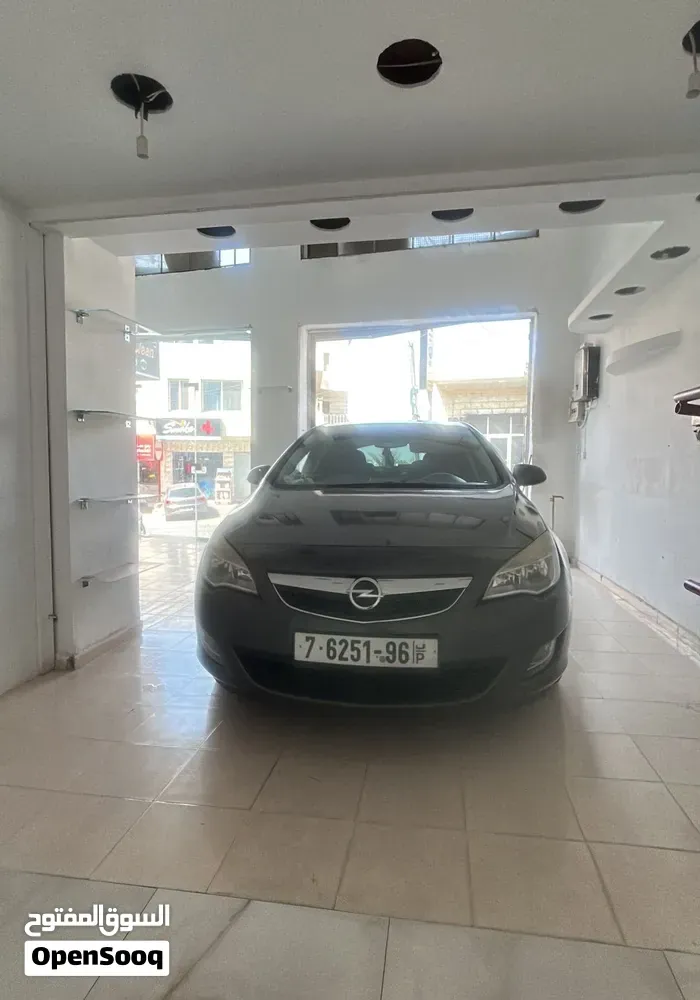 Opel Astra 2011 photo 4