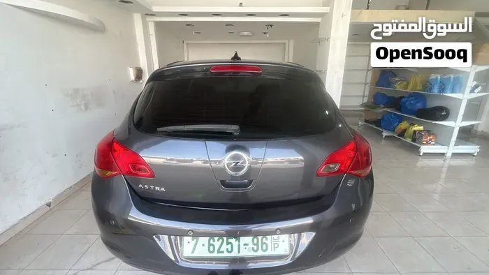 Opel Astra 2011 photo 3