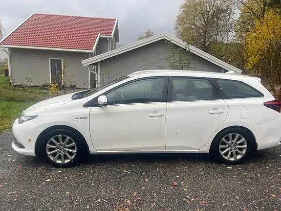 Toyota Auris 2015 photo 2