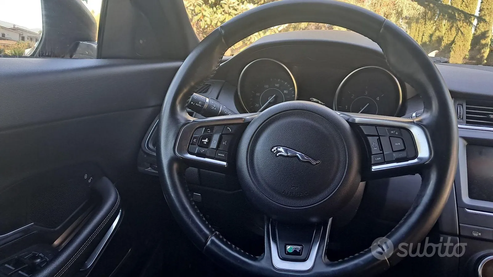 Jaguar E-Pace 2022 photo 5