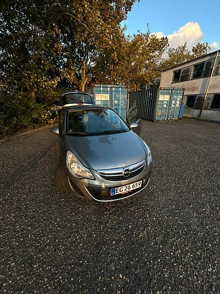 Opel Corsa 2011 photo 2