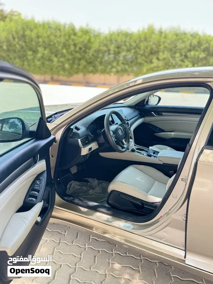 Honda Accord 2018 photo 2