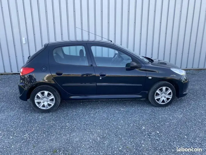 Peugeot 206 2010 photo 5
