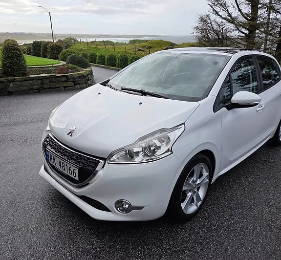 Peugeot 208 2012 photo 4