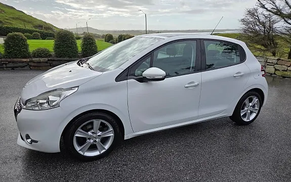 Peugeot 208 2012 photo 5