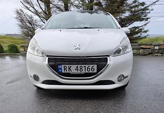 Peugeot 208 2012 photo 3