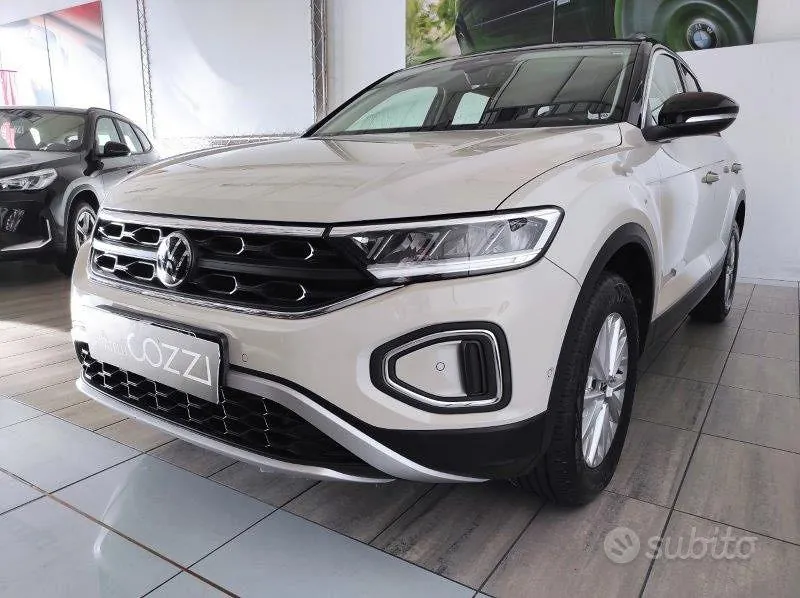 Volkswagen T-Roc 2023 photo 2