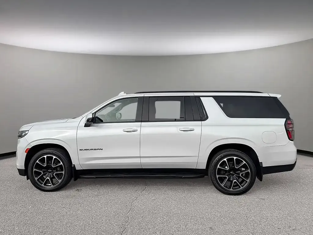 Chevrolet Suburban 2022 photo 3