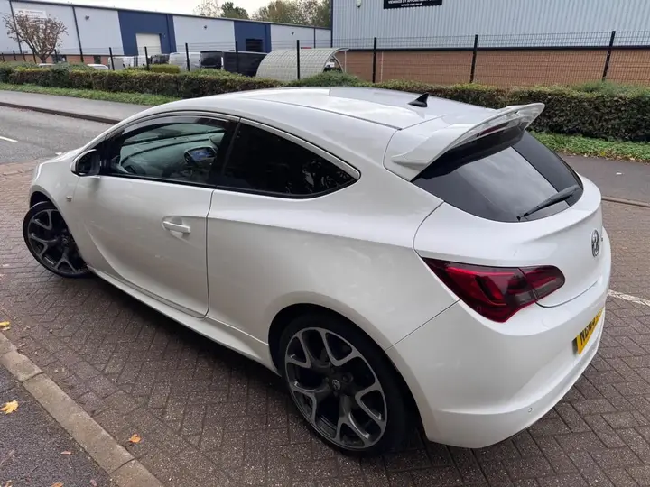 Vauxhall Astra Gtc 2014 photo 5