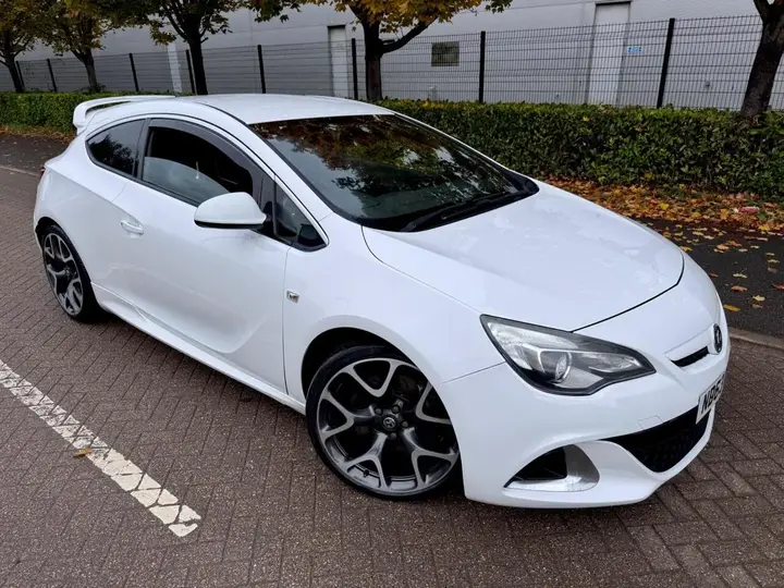 Vauxhall Astra Gtc 2014 photo 3