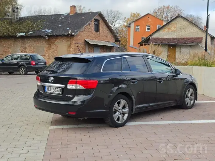 Toyota Avensis 2014 photo 3