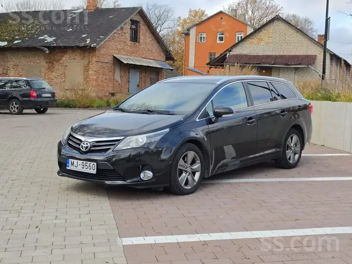 Toyota Avensis 2014 photo 2