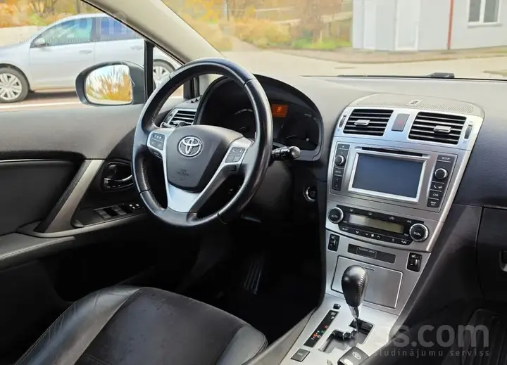 Toyota Avensis 2014 photo 5