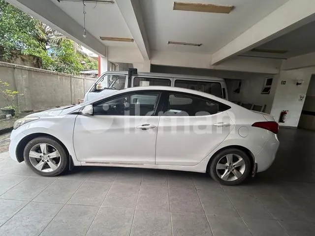 Hyundai Elantra 2012 photo 3