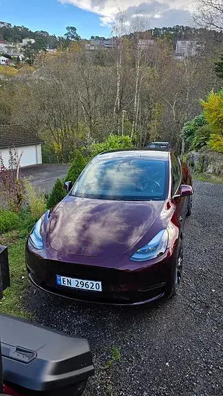 Tesla Model Y 2025 photo 4