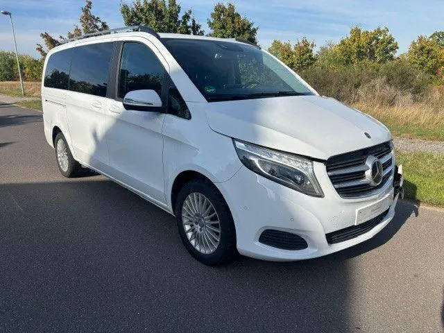Mercedes-Benz V220