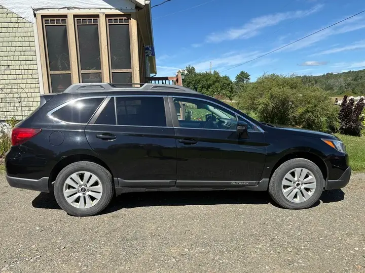 Subaru Outback 2017 photo 2
