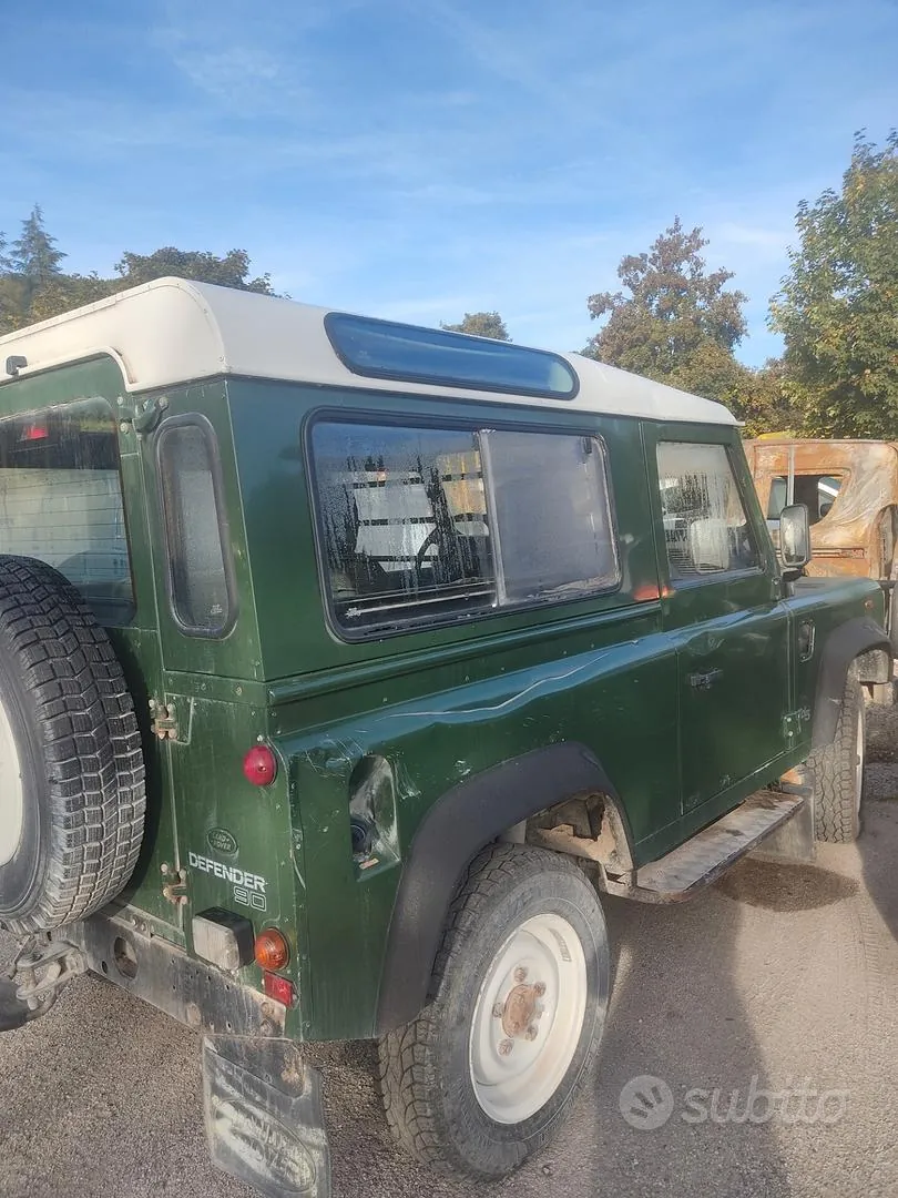 Land Rover Defender 2000 photo 2