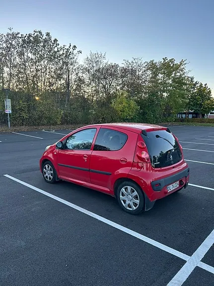 Peugeot 107 2011 photo 2