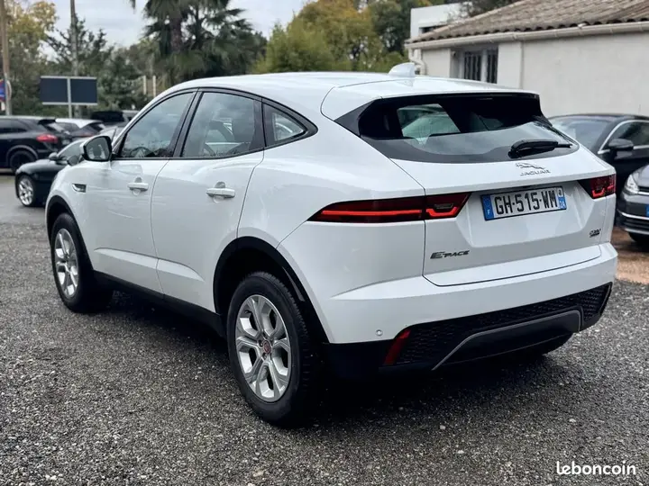 Jaguar E-Pace 2018 photo 4