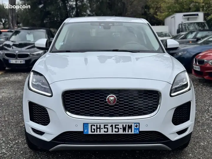 Jaguar E-Pace 2018 photo 2