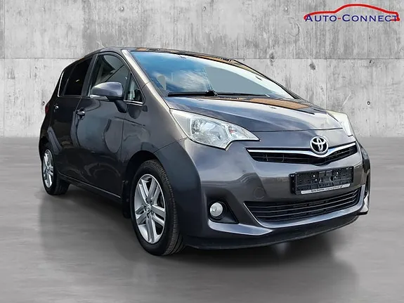 Toyota Verso-S 2012 photo 3