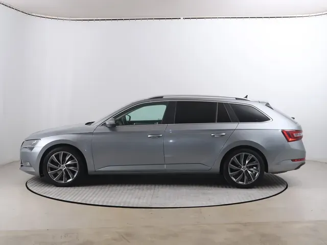 Skoda Superb Combi 2016 photo 2