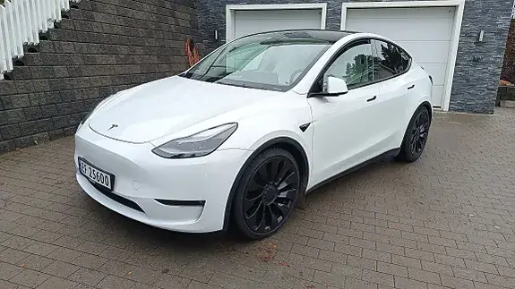 Tesla Model Y 2023 photo 2