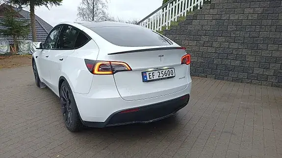 Tesla Model Y 2023 photo 4