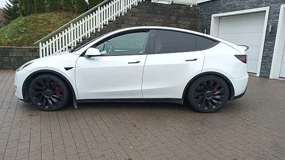 Tesla Model Y 2023 photo 3