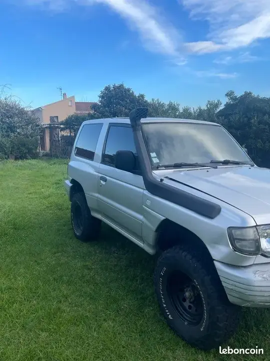Mitsubishi Pajero 2001 photo 2