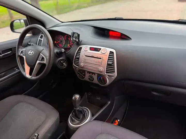 Hyundai I20 2009 photo 2