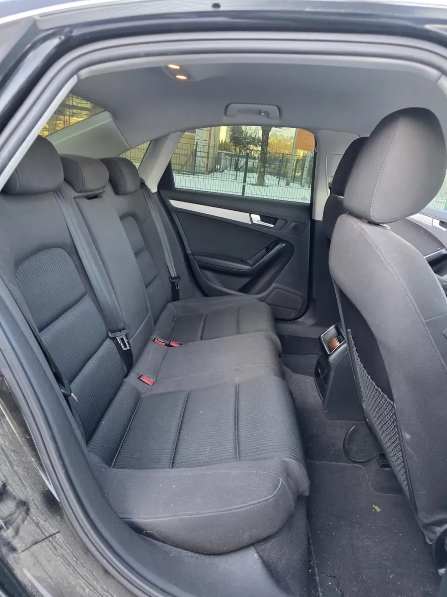 Audi A4 2009 photo 2