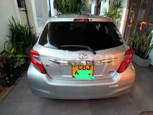 Toyota Vitz 2016 photo 2