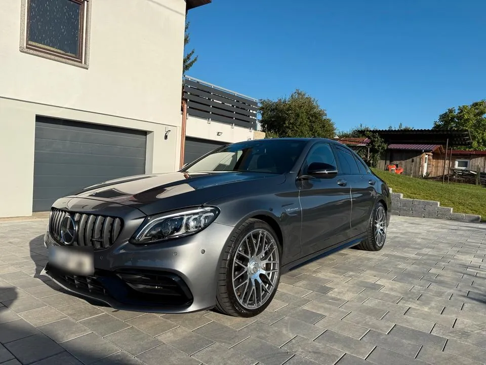 Mercedes-Benz C63 Amg