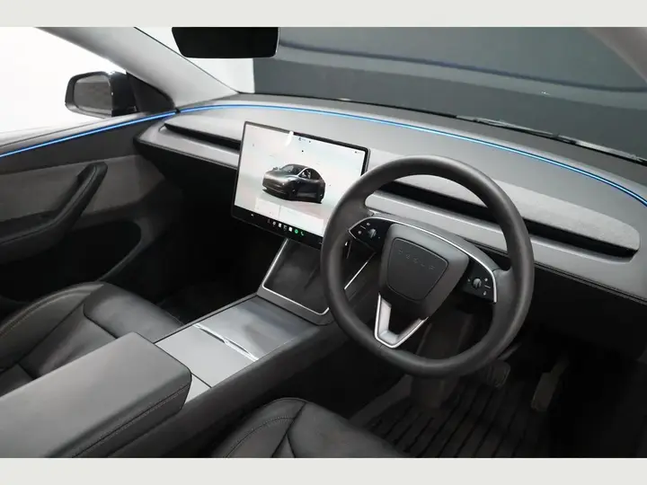 Tesla Model Y 2025 photo 2