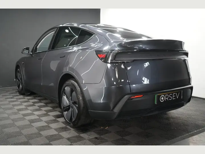 Tesla Model Y 2025 photo 3