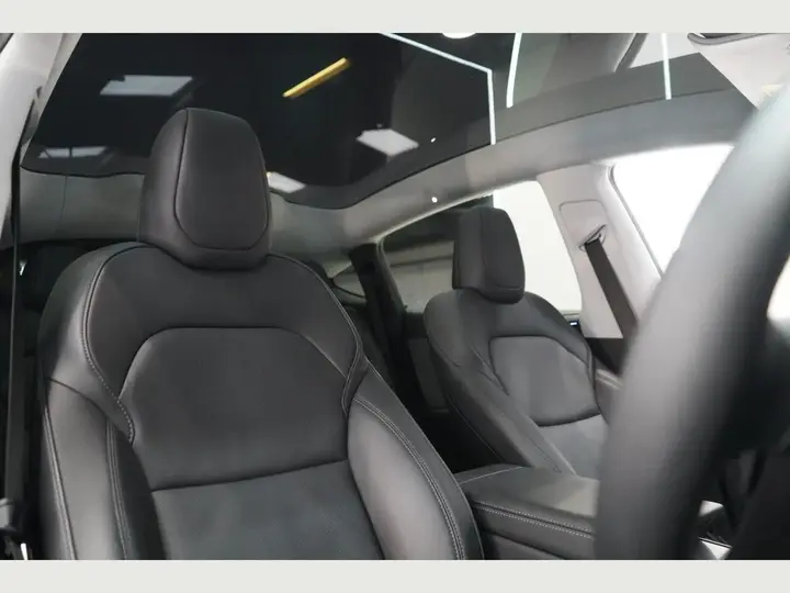 Tesla Model Y 2025 photo 4