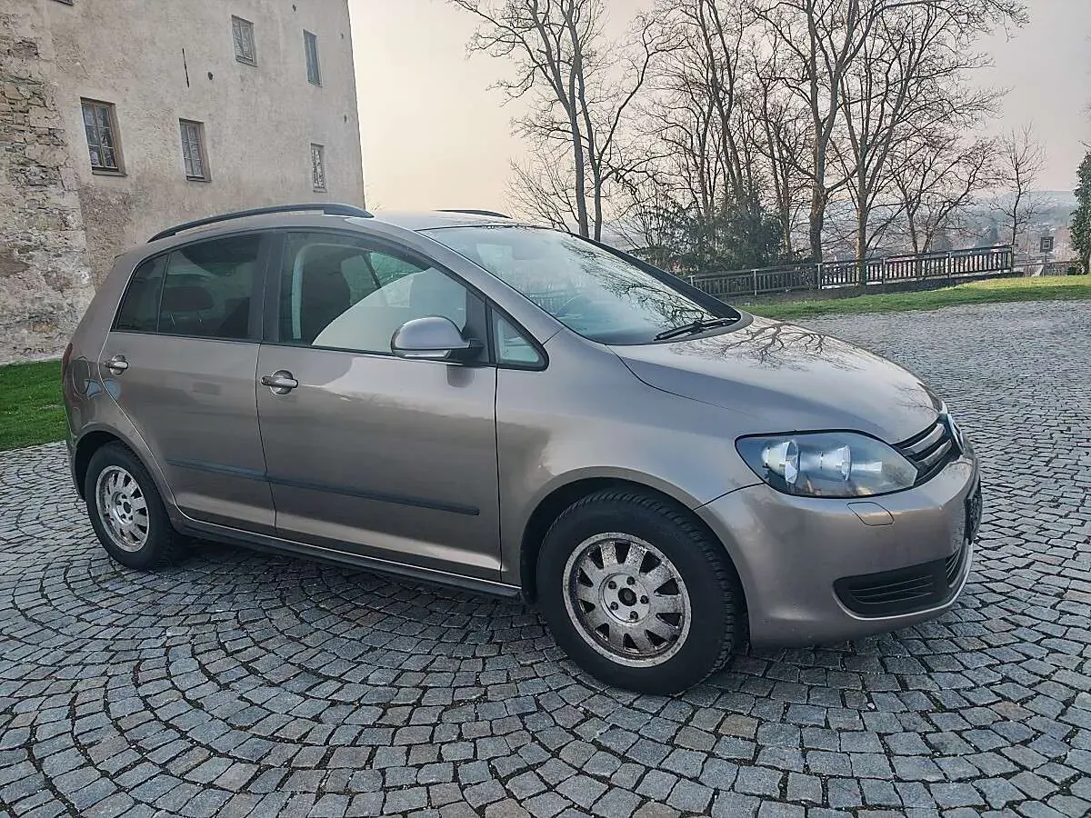 Volkswagen Golf 2011 photo 2